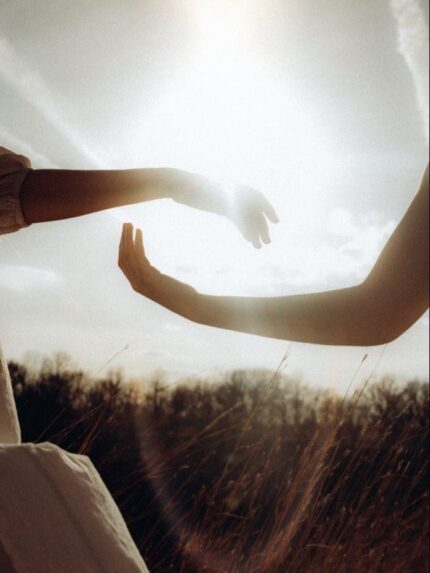 Imagen simbólica representando el taller de tantra yoga La vía del sentir — El camino hacia ti